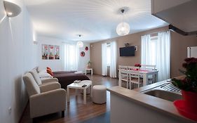 Rooms & Apartments 72